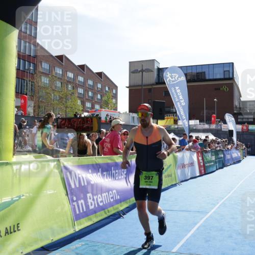 09.08.2026 - GEWOBA Citytriathlon Bremen Yannick Fuchs http://msf.ph/oto/9938877 09.08.2026 15:29:45 Ziel 397 meine-sportfotos.de