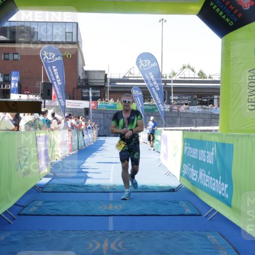 09.08.2026 - GEWOBA Citytriathlon Bremen Yannick Fuchs http://msf.ph/oto/9939023 09.08.2026 11:46:15 Ziel 415, 487 meine-sportfotos.de