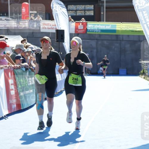 09.08.2026 - GEWOBA Citytriathlon Bremen Yannick Fuchs http://msf.ph/oto/9939293 09.08.2026 15:31:47 Ziel 237, 238 meine-sportfotos.de