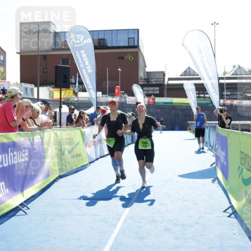 09.08.2026 - GEWOBA Citytriathlon Bremen Yannick Fuchs http://msf.ph/oto/9939304 09.08.2026 15:31:48 Ziel 237, 238 meine-sportfotos.de