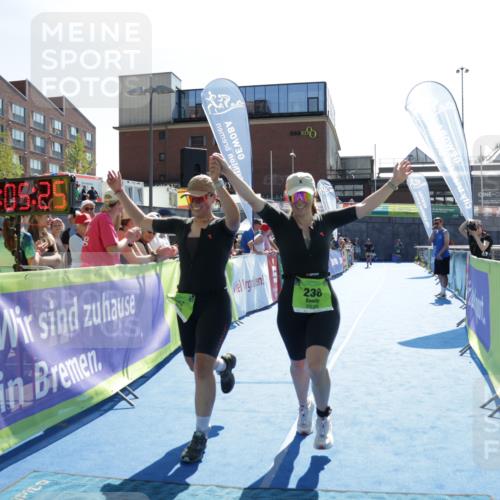 09.08.2026 - GEWOBA Citytriathlon Bremen Yannick Fuchs http://msf.ph/oto/9939310 09.08.2026 15:31:49 Ziel 237, 238 meine-sportfotos.de