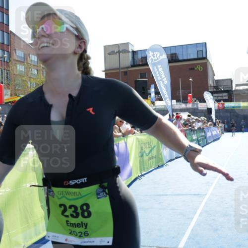 09.08.2026 - GEWOBA Citytriathlon Bremen Yannick Fuchs http://msf.ph/oto/9939319 09.08.2026 15:31:49 Ziel 237, 238 meine-sportfotos.de