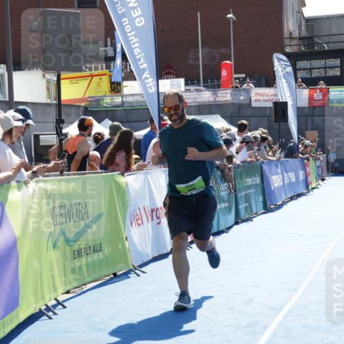 09.08.2026 - GEWOBA Citytriathlon Bremen Yannick Fuchs http://msf.ph/oto/9939468 09.08.2026 15:32:26 Ziel 275, 368 meine-sportfotos.de