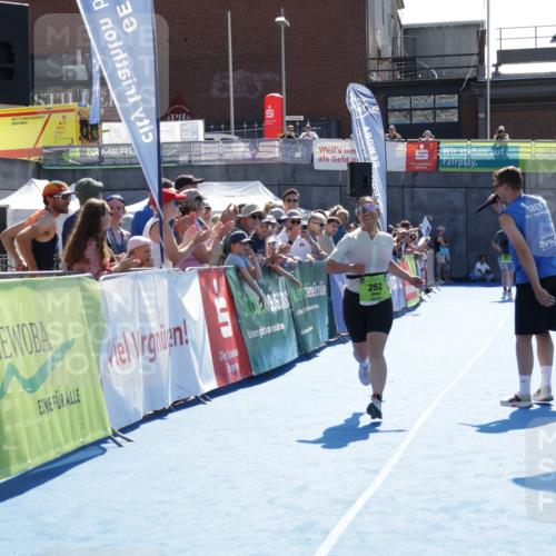 09.08.2026 - GEWOBA Citytriathlon Bremen Yannick Fuchs http://msf.ph/oto/9939512 09.08.2026 15:32:34 Ziel 252 meine-sportfotos.de