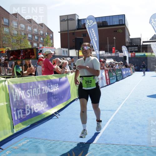 09.08.2026 - GEWOBA Citytriathlon Bremen Yannick Fuchs http://msf.ph/oto/9939520 09.08.2026 15:32:37 Ziel 252 meine-sportfotos.de
