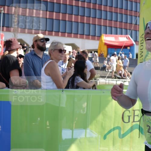 09.08.2026 - GEWOBA Citytriathlon Bremen Yannick Fuchs http://msf.ph/oto/9939533 09.08.2026 15:32:38 Ziel 252 meine-sportfotos.de