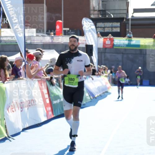 09.08.2026 - GEWOBA Citytriathlon Bremen Yannick Fuchs http://msf.ph/oto/9939581 09.08.2026 15:33:14 Ziel 380 meine-sportfotos.de