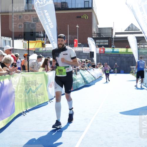 09.08.2026 - GEWOBA Citytriathlon Bremen Yannick Fuchs http://msf.ph/oto/9939585 09.08.2026 15:33:15 Ziel 380 meine-sportfotos.de