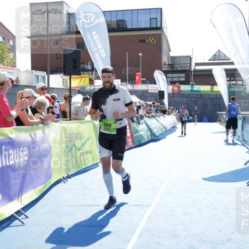 09.08.2026 - GEWOBA Citytriathlon Bremen Yannick Fuchs http://msf.ph/oto/9939587 09.08.2026 15:33:15 Ziel 380 meine-sportfotos.de