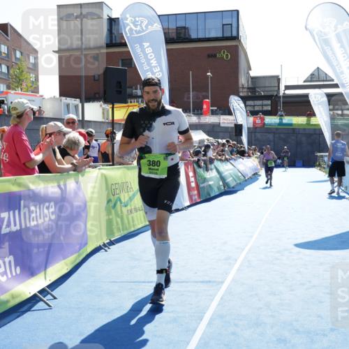 09.08.2026 - GEWOBA Citytriathlon Bremen Yannick Fuchs http://msf.ph/oto/9939589 09.08.2026 15:33:15 Ziel 380 meine-sportfotos.de
