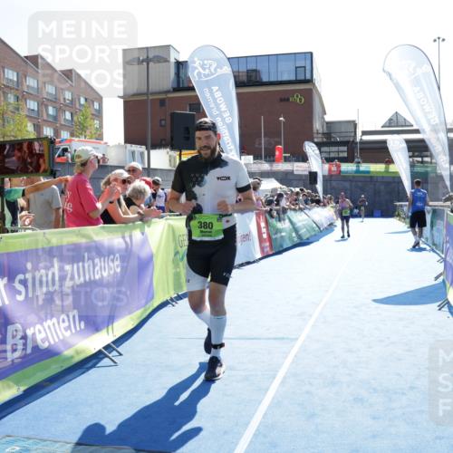 09.08.2026 - GEWOBA Citytriathlon Bremen Yannick Fuchs http://msf.ph/oto/9939591 09.08.2026 15:33:16 Ziel 380 meine-sportfotos.de