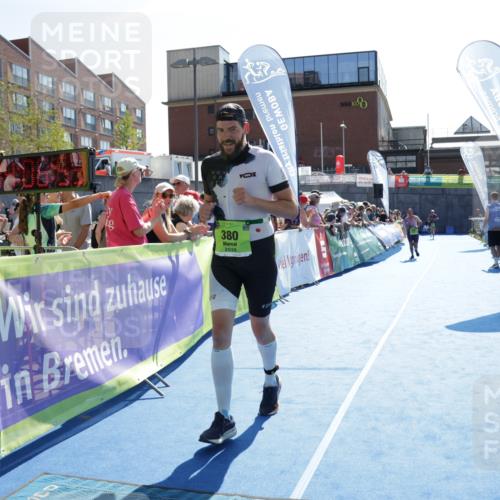09.08.2026 - GEWOBA Citytriathlon Bremen Yannick Fuchs http://msf.ph/oto/9939593 09.08.2026 15:33:16 Ziel 380 meine-sportfotos.de