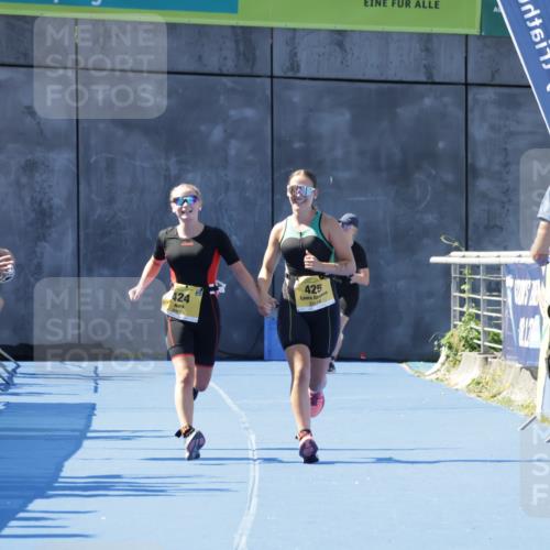 09.08.2026 - GEWOBA Citytriathlon Bremen Yannick Fuchs http://msf.ph/oto/9939609 09.08.2026 11:51:20 Ziel 424, 425 meine-sportfotos.de