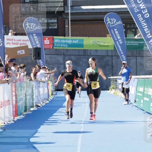 09.08.2026 - GEWOBA Citytriathlon Bremen Yannick Fuchs http://msf.ph/oto/9939622 09.08.2026 11:51:24 Ziel 424, 425 meine-sportfotos.de