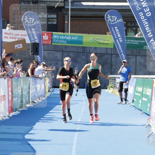 09.08.2026 - GEWOBA Citytriathlon Bremen Yannick Fuchs http://msf.ph/oto/9939627 09.08.2026 11:51:24 Ziel 424, 425 meine-sportfotos.de