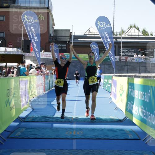 09.08.2026 - GEWOBA Citytriathlon Bremen Yannick Fuchs http://msf.ph/oto/9939646 09.08.2026 11:51:26 Ziel 424, 425 meine-sportfotos.de