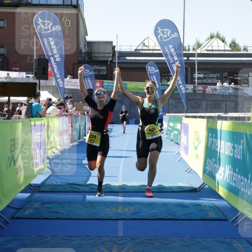 09.08.2026 - GEWOBA Citytriathlon Bremen Yannick Fuchs http://msf.ph/oto/9939649 09.08.2026 11:51:27 Ziel 424, 425 meine-sportfotos.de