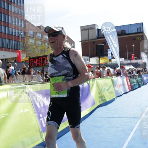 09.08.2026 - GEWOBA Citytriathlon Bremen Yannick Fuchs http://msf.ph/oto/9939732 09.08.2026 15:33:41 Ziel 463, 467 meine-sportfotos.de