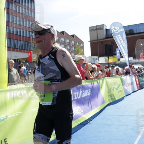 09.08.2026 - GEWOBA Citytriathlon Bremen Yannick Fuchs http://msf.ph/oto/9939734 09.08.2026 15:33:41 Ziel 463, 467 meine-sportfotos.de