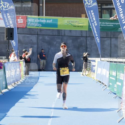 09.08.2026 - GEWOBA Citytriathlon Bremen Yannick Fuchs http://msf.ph/oto/9939857 09.08.2026 11:56:39 Ziel 524 meine-sportfotos.de