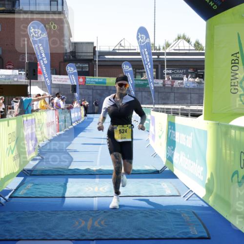 09.08.2026 - GEWOBA Citytriathlon Bremen Yannick Fuchs http://msf.ph/oto/9939869 09.08.2026 11:56:43 Ziel 524 meine-sportfotos.de
