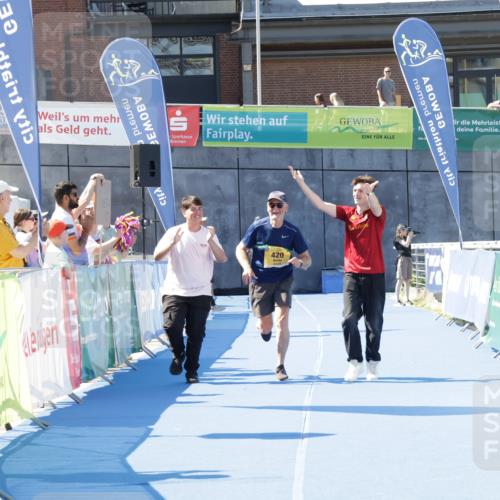 09.08.2026 - GEWOBA Citytriathlon Bremen Yannick Fuchs http://msf.ph/oto/9939936 09.08.2026 11:57:31 Ziel 420 meine-sportfotos.de