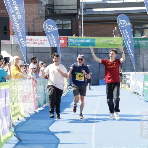 09.08.2026 - GEWOBA Citytriathlon Bremen Yannick Fuchs http://msf.ph/oto/9939943 09.08.2026 11:57:32 Ziel 420 meine-sportfotos.de