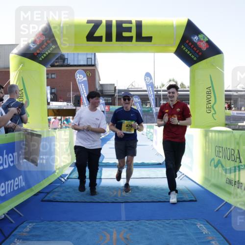 09.08.2026 - GEWOBA Citytriathlon Bremen Yannick Fuchs http://msf.ph/oto/9939968 09.08.2026 11:57:36 Ziel 420 meine-sportfotos.de