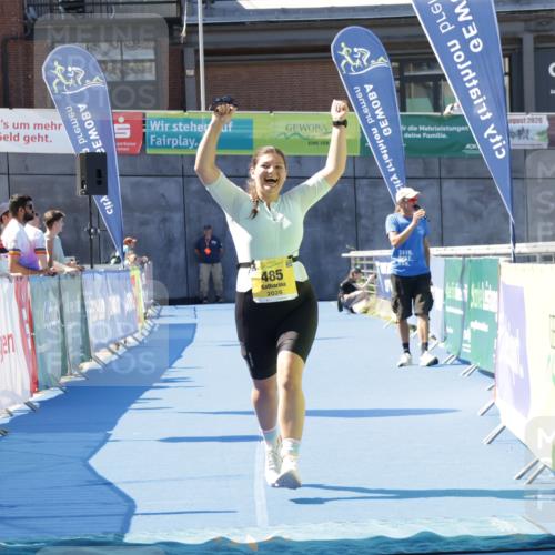 09.08.2026 - GEWOBA Citytriathlon Bremen Yannick Fuchs http://msf.ph/oto/9940006 09.08.2026 11:58:15 Ziel 485 meine-sportfotos.de