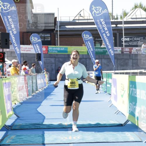 09.08.2026 - GEWOBA Citytriathlon Bremen Yannick Fuchs http://msf.ph/oto/9940013 09.08.2026 11:58:16 Ziel 485 meine-sportfotos.de