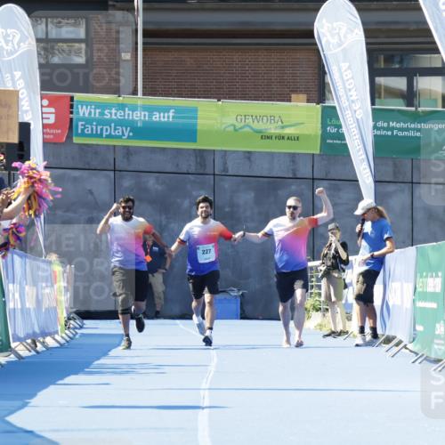 09.08.2026 - GEWOBA Citytriathlon Bremen Yannick Fuchs http://msf.ph/oto/9940067 09.08.2026 12:02:25 Ziel  meine-sportfotos.de