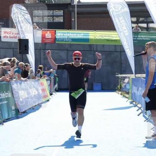 09.08.2026 - GEWOBA Citytriathlon Bremen Yannick Fuchs http://msf.ph/oto/9940068 09.08.2026 15:35:57 Ziel 372 meine-sportfotos.de
