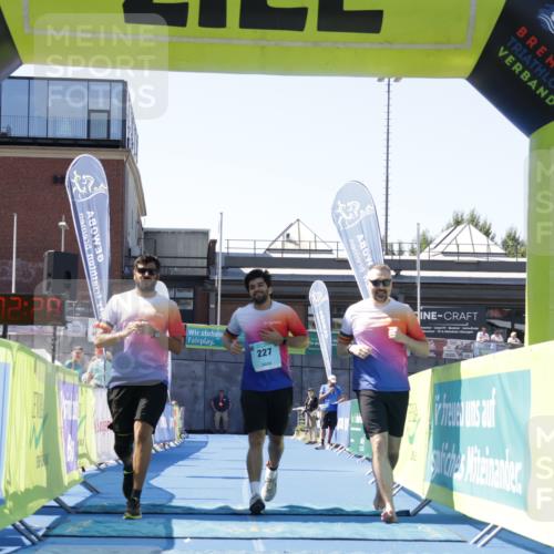09.08.2026 - GEWOBA Citytriathlon Bremen Yannick Fuchs http://msf.ph/oto/9940081 09.08.2026 12:02:32 Ziel 227 meine-sportfotos.de