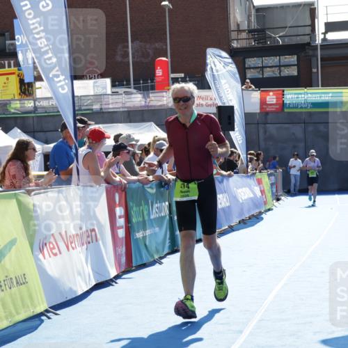 09.08.2026 - GEWOBA Citytriathlon Bremen Yannick Fuchs http://msf.ph/oto/9940106 09.08.2026 15:36:08 Ziel 474 meine-sportfotos.de