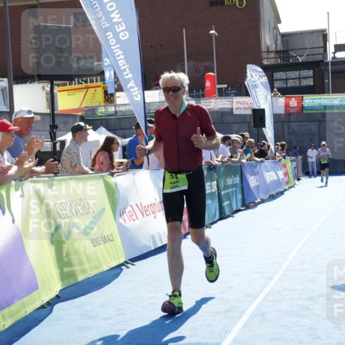 09.08.2026 - GEWOBA Citytriathlon Bremen Yannick Fuchs http://msf.ph/oto/9940110 09.08.2026 15:36:08 Ziel 474 meine-sportfotos.de
