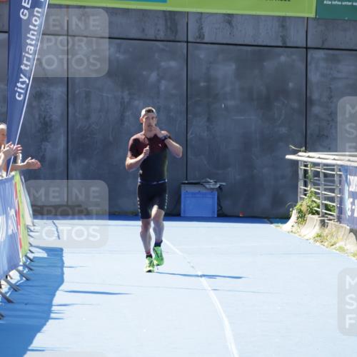 09.08.2026 - GEWOBA Citytriathlon Bremen Yannick Fuchs http://msf.ph/oto/9940150 09.08.2026 13:24:40 Ziel  meine-sportfotos.de