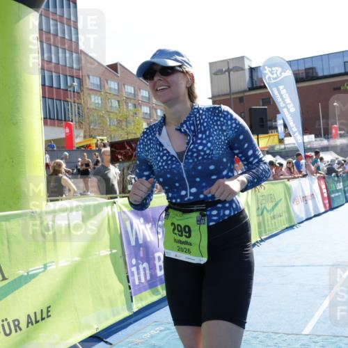 09.08.2026 - GEWOBA Citytriathlon Bremen Yannick Fuchs http://msf.ph/oto/9940187 09.08.2026 15:36:31 Ziel 299 meine-sportfotos.de