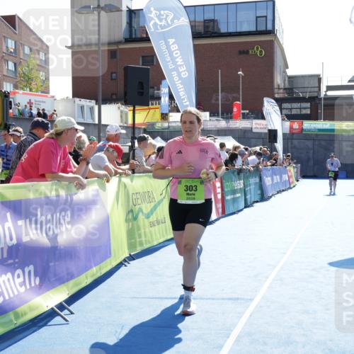 09.08.2026 - GEWOBA Citytriathlon Bremen Yannick Fuchs http://msf.ph/oto/9940213 09.08.2026 15:36:47 Ziel 303 meine-sportfotos.de
