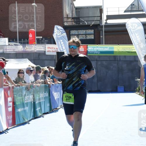 09.08.2026 - GEWOBA Citytriathlon Bremen Yannick Fuchs http://msf.ph/oto/9940259 09.08.2026 15:37:12 Ziel 110 meine-sportfotos.de