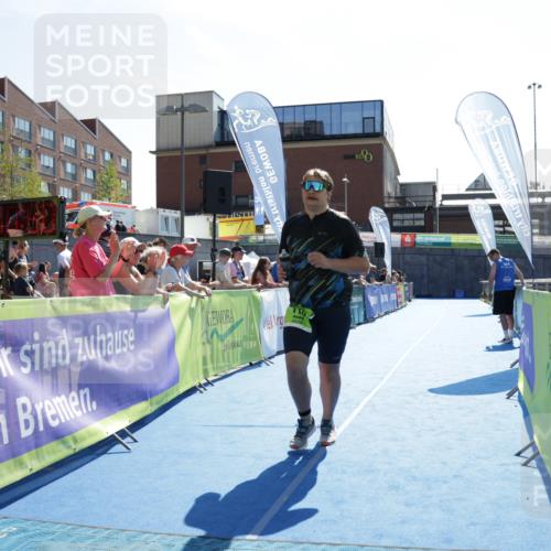 09.08.2026 - GEWOBA Citytriathlon Bremen Yannick Fuchs http://msf.ph/oto/9940267 09.08.2026 15:37:14 Ziel 110 meine-sportfotos.de