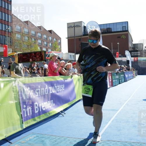 09.08.2026 - GEWOBA Citytriathlon Bremen Yannick Fuchs http://msf.ph/oto/9940273 09.08.2026 15:37:14 Ziel 110 meine-sportfotos.de