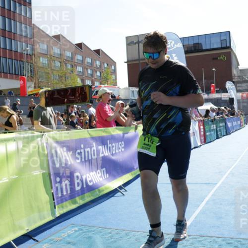 09.08.2026 - GEWOBA Citytriathlon Bremen Yannick Fuchs http://msf.ph/oto/9940274 09.08.2026 15:37:14 Ziel 110 meine-sportfotos.de
