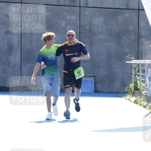 09.08.2026 - GEWOBA Citytriathlon Bremen Yannick Fuchs http://msf.ph/oto/9940278 09.08.2026 15:37:21 Ziel  meine-sportfotos.de