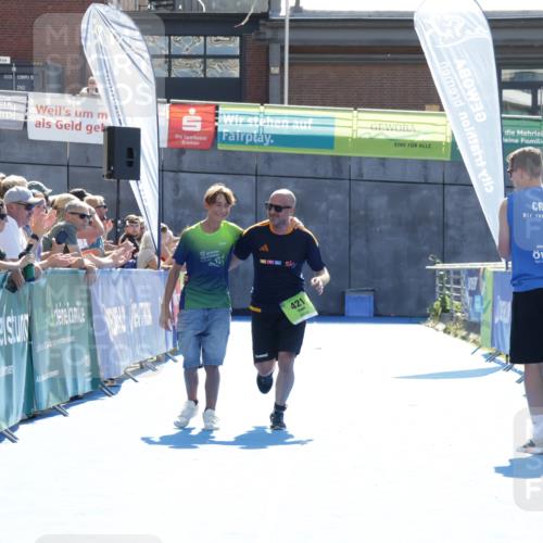09.08.2026 - GEWOBA Citytriathlon Bremen Yannick Fuchs http://msf.ph/oto/9940283 09.08.2026 15:37:26 Ziel 421 meine-sportfotos.de