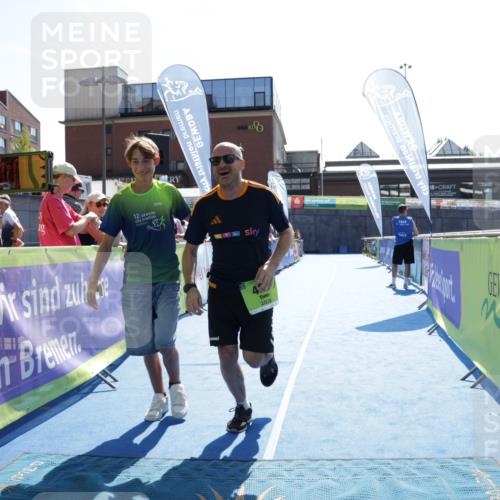 09.08.2026 - GEWOBA Citytriathlon Bremen Yannick Fuchs http://msf.ph/oto/9940304 09.08.2026 15:37:31 Ziel 421 meine-sportfotos.de