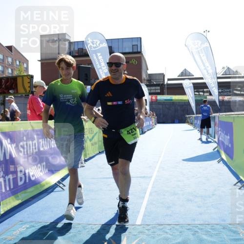 09.08.2026 - GEWOBA Citytriathlon Bremen Yannick Fuchs http://msf.ph/oto/9940306 09.08.2026 15:37:31 Ziel 421 meine-sportfotos.de