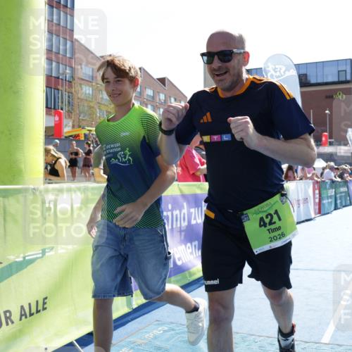 09.08.2026 - GEWOBA Citytriathlon Bremen Yannick Fuchs http://msf.ph/oto/9940312 09.08.2026 15:37:31 Ziel 421 meine-sportfotos.de