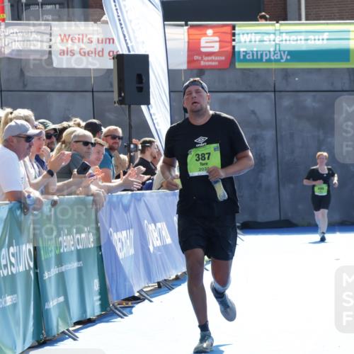 09.08.2026 - GEWOBA Citytriathlon Bremen Yannick Fuchs http://msf.ph/oto/9940317 09.08.2026 15:37:49 Ziel 387 meine-sportfotos.de