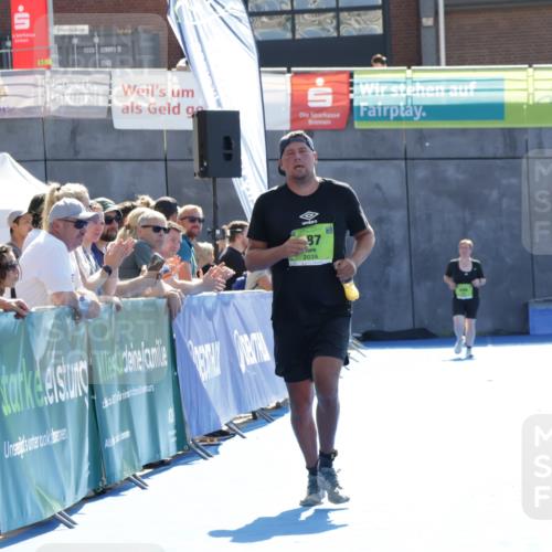 09.08.2026 - GEWOBA Citytriathlon Bremen Yannick Fuchs http://msf.ph/oto/9940318 09.08.2026 15:37:49 Ziel 387 meine-sportfotos.de
