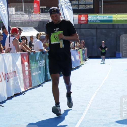 09.08.2026 - GEWOBA Citytriathlon Bremen Yannick Fuchs http://msf.ph/oto/9940322 09.08.2026 15:37:51 Ziel 387 meine-sportfotos.de